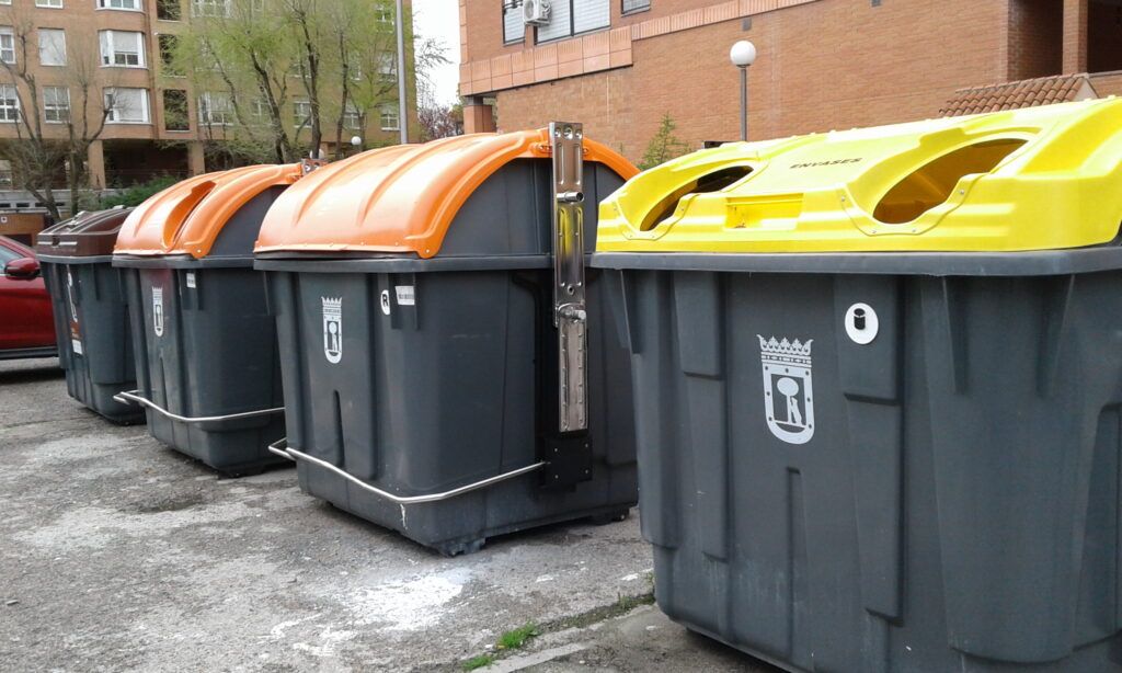 El cubo de basura marrón ya es obligatorio en el centro - Madrid Secreto